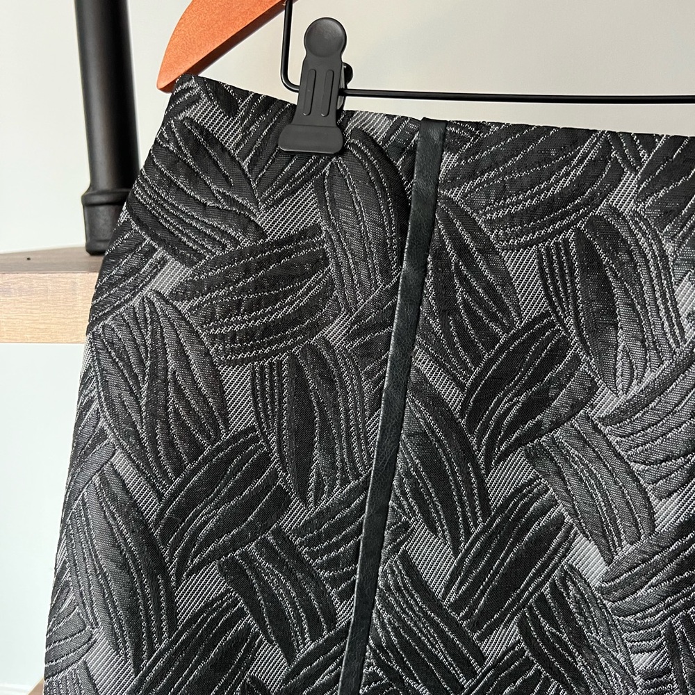BCBGMaxAzria Black and Gray Patterned Skirt - Picture 3 of 6
